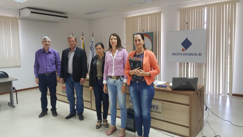 SERVIDORES MUNICIPAIS PARTICIPAM DE CURSO